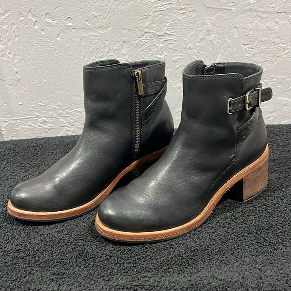 🔥🔥 CLARKS Clarkdale Jax Ankle Boots Booties Women’s Sz 7.5M Black Leather - EU - Picture 1 of 14